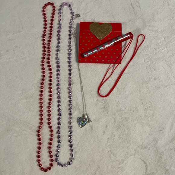 Valentine set: 3 necklaces, pen with heart notepad - Picture 2 of 9